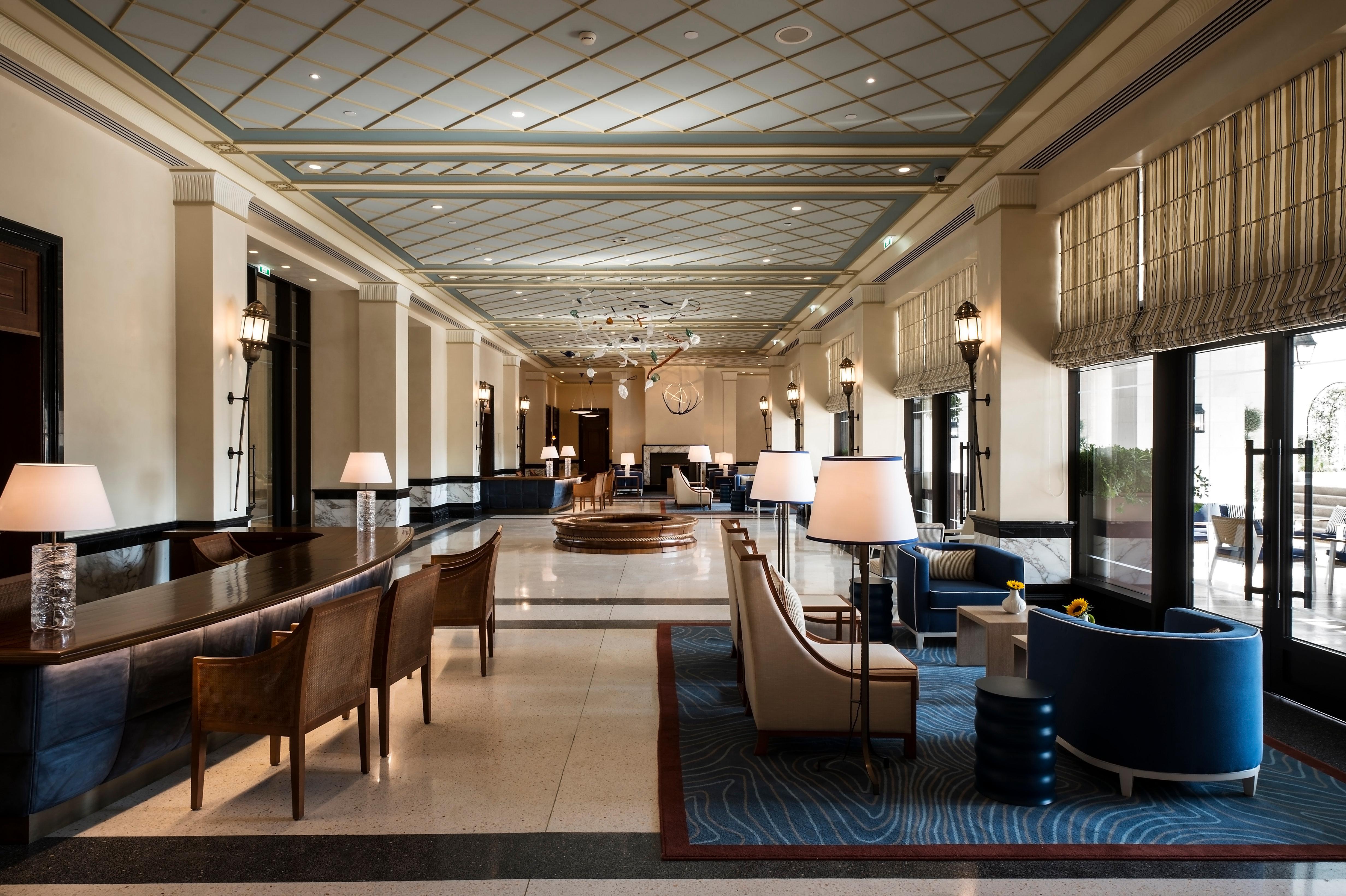 Regent Porto Montenegro Tivat Luaran gambar The lobby of the hotel
