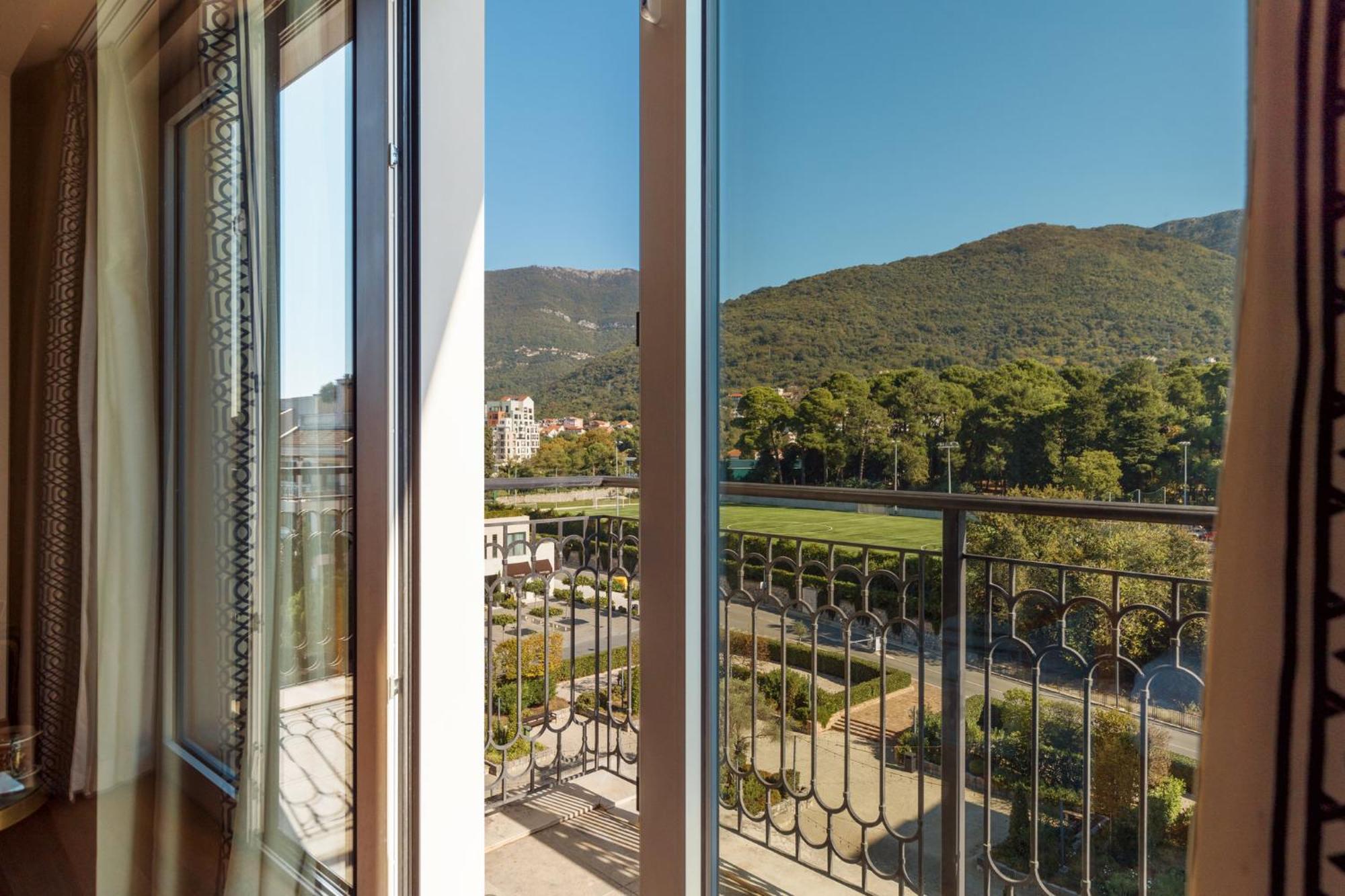 Regent Porto Montenegro Tivat Luaran gambar View from the hotel