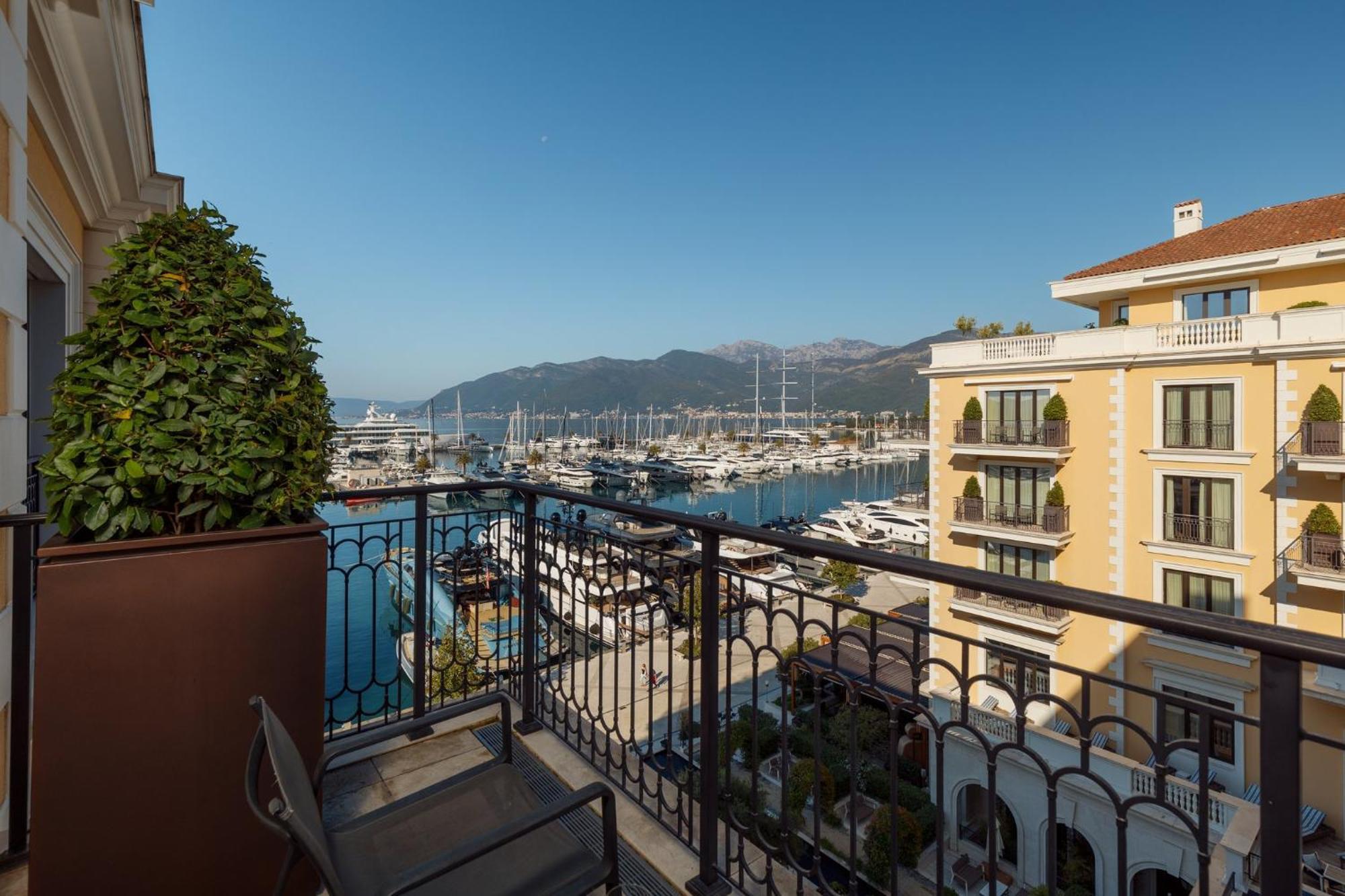 Regent Porto Montenegro Tivat Luaran gambar View of the port of Glyfáda