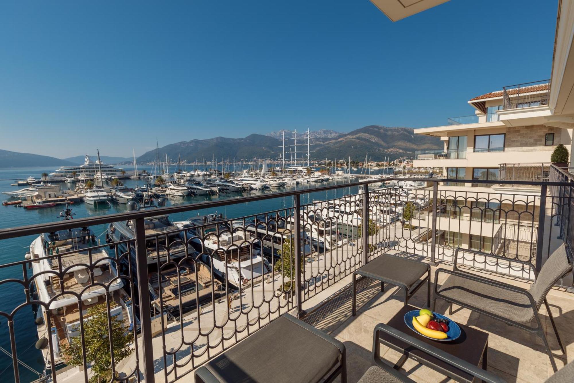 Regent Porto Montenegro Tivat Luaran gambar View of the port of Glyfáda