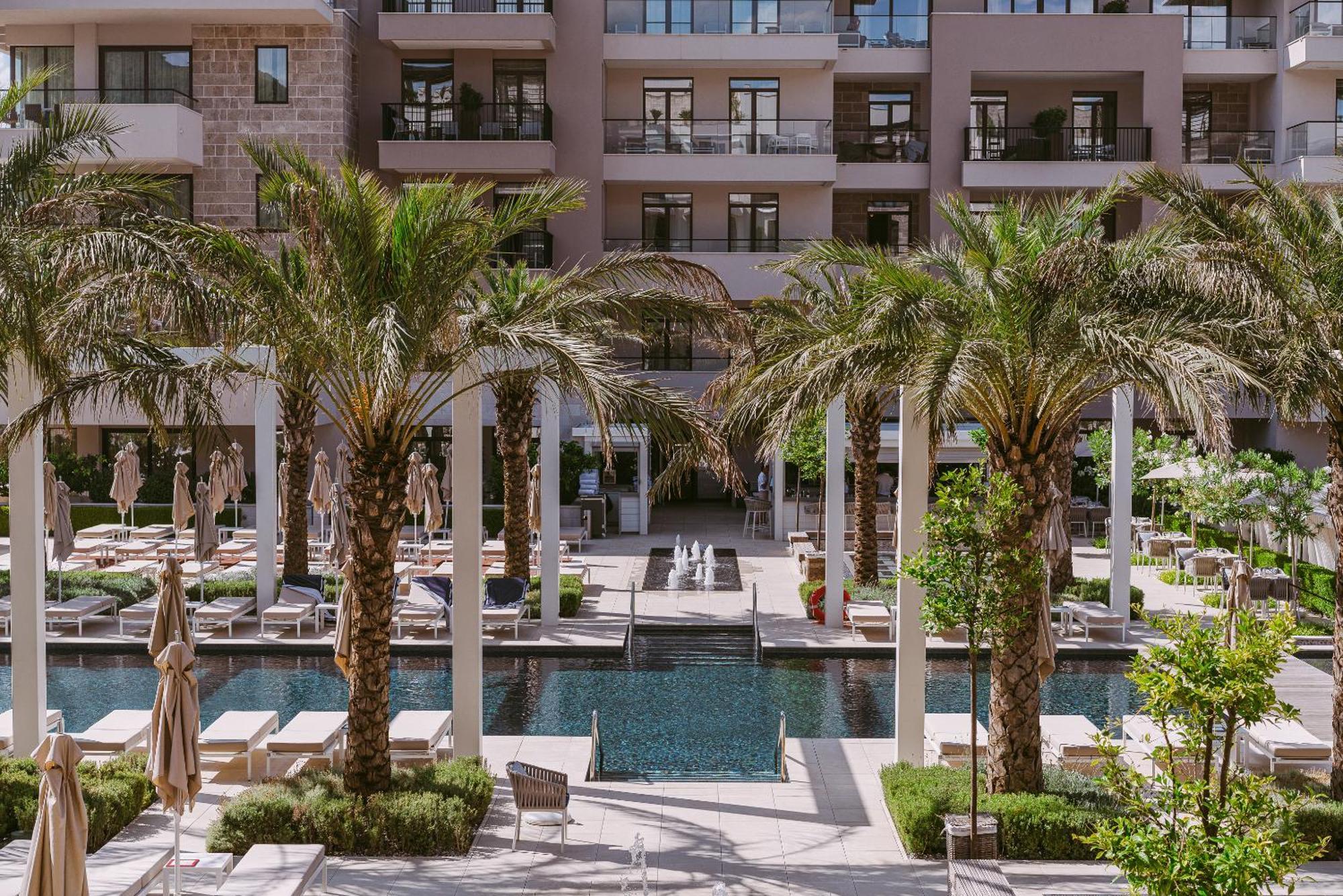 Regent Porto Montenegro Tivat Luaran gambar The pool at the hotel