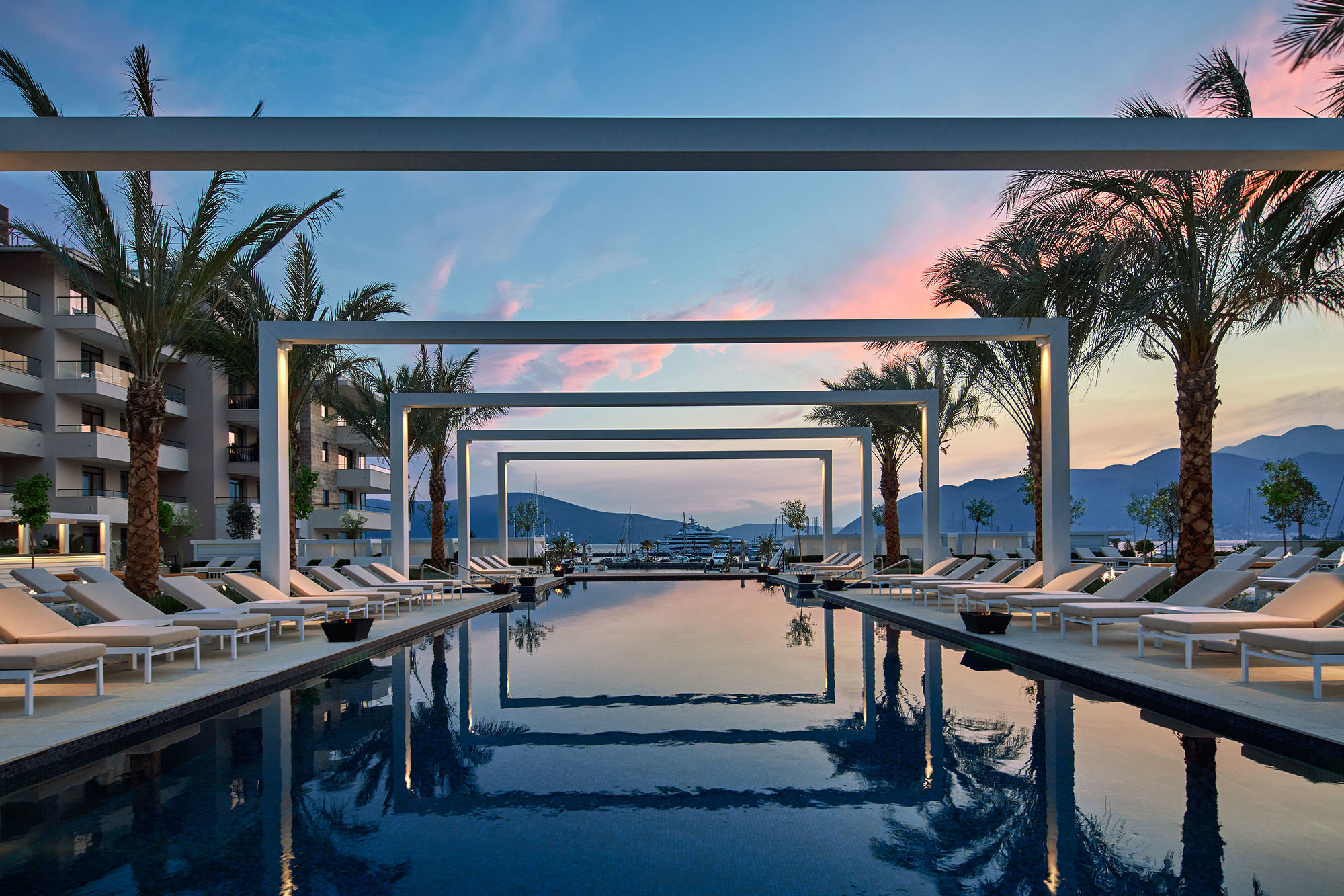 Regent Porto Montenegro Tivat Luaran gambar The swimming pool at the hotel
